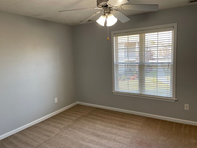 Building Photo - Two Bedroom Condo in Gated Community