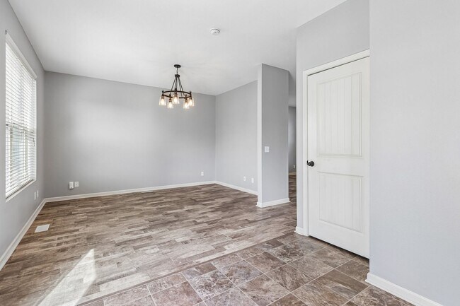Building Photo - 15915 Filmore Cir