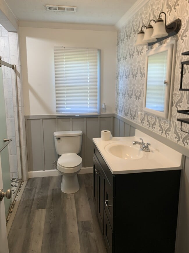 Building Photo - 543 Eden Rd