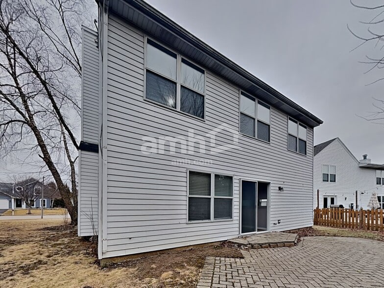 Building Photo - 2417 Deerfield Dr