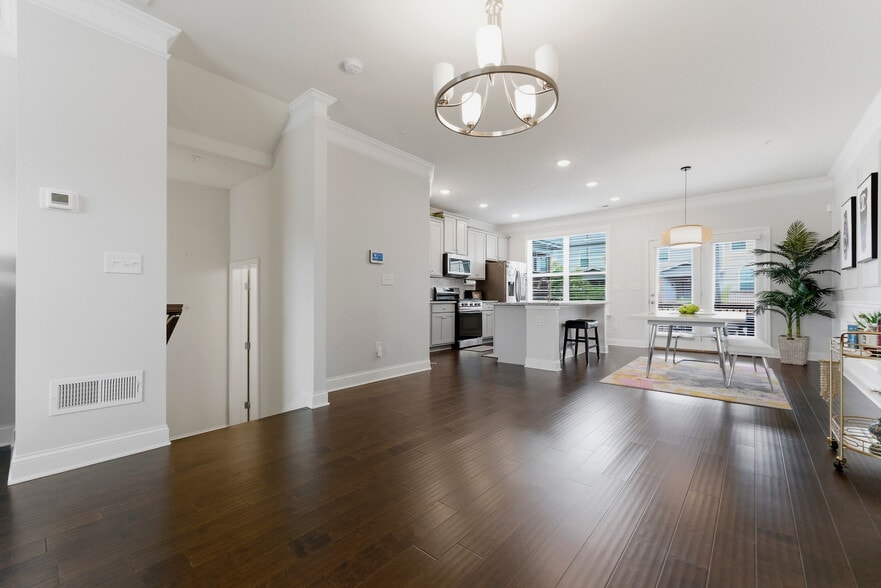 Building Photo - 528 Sonata Walk