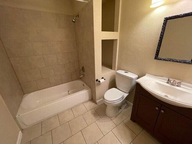 Building Photo - 616 Zion Dr