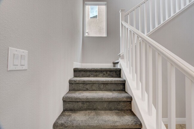 Building Photo - Stylish 3-Bedroom Home with Upgraded Kitch...