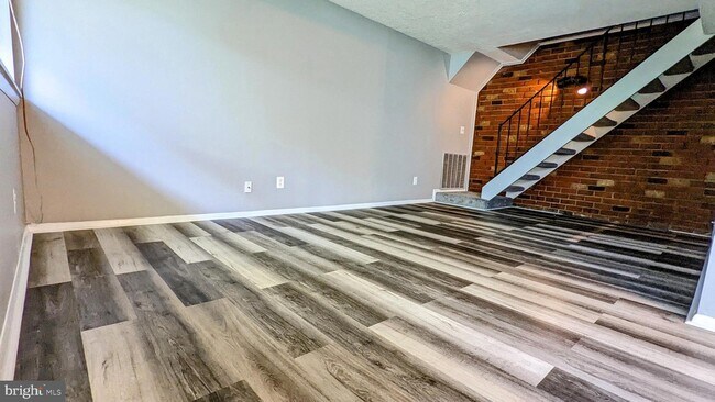 Building Photo - 1703 Fountain Rock Way