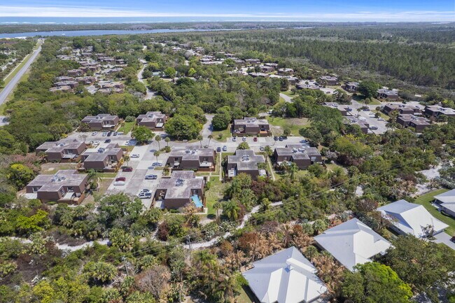 Building Photo - 5674 SE Riverboat Dr