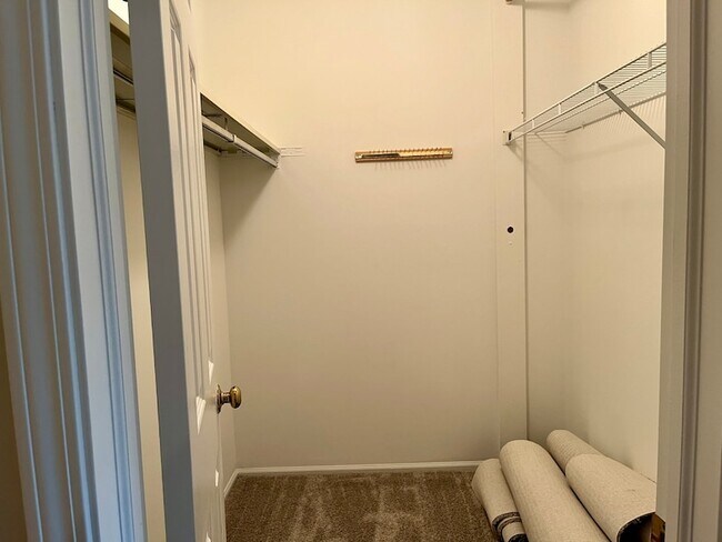 Building Photo - 240 Southwick Ct