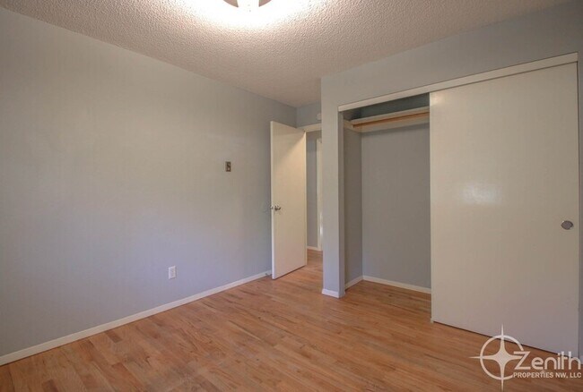 Building Photo - 12908 NE Salmon Creek Ave