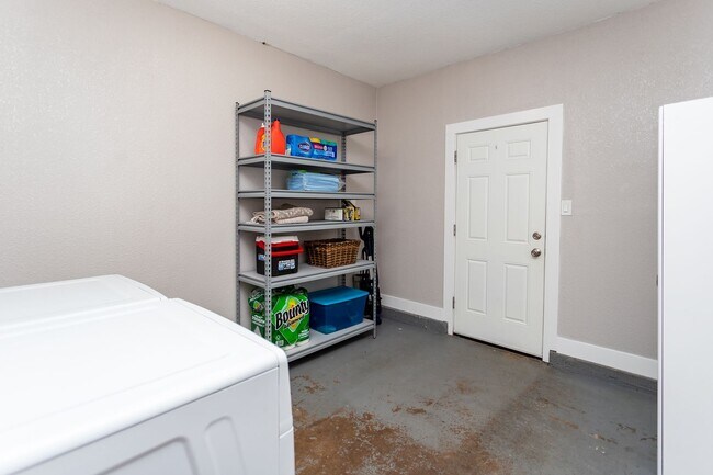 Building Photo - Charming 3BR Home with Updated Amenities &...