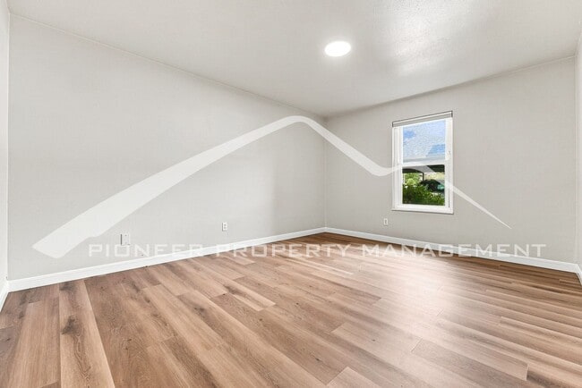Building Photo - 3141 S Tamarac Dr