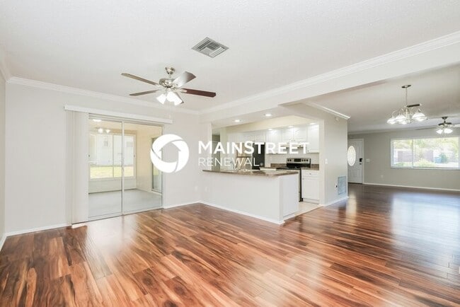 Building Photo - 3 Bedroom Pet-Friendly Home in spring hill...