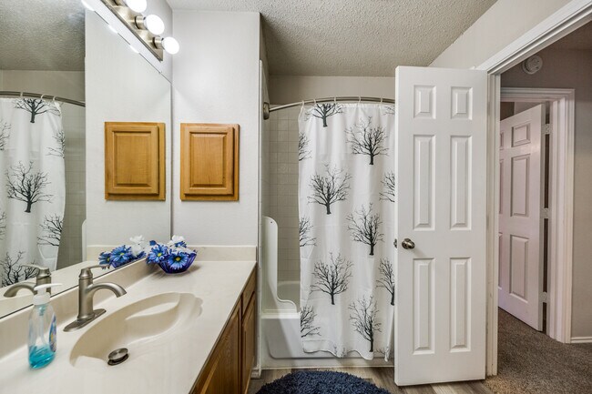 Building Photo - 1027 Hedgestone Dr