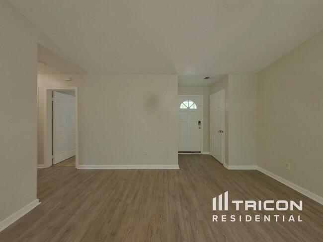 Building Photo - 125 Heritage Way