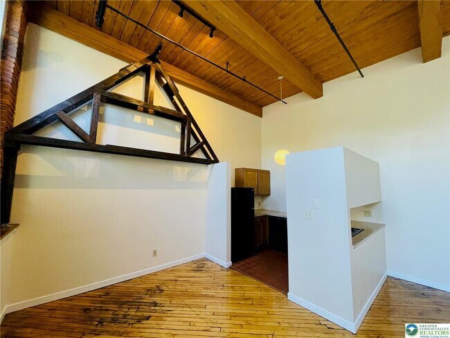 Building Photo - 103 Race St