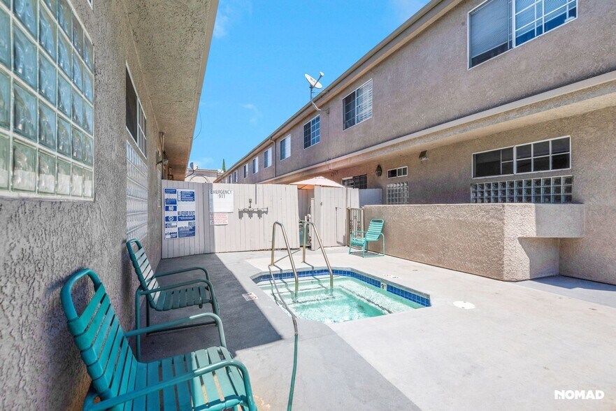 Building Photo - 18347 Saticoy St