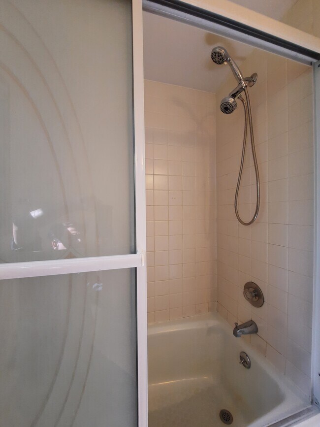 Convenient Shower Head * Seperate Shower Spray - 1450 Wing St