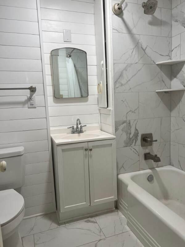 Building Photo - 371 Hudson Ave