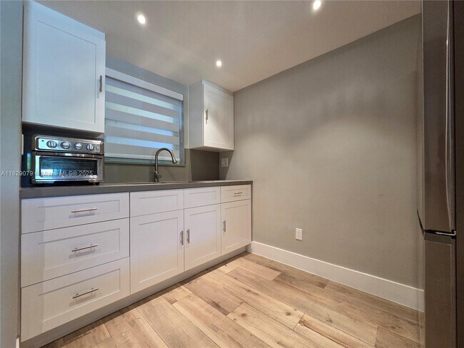 Building Photo - 8650 SW 109th Ave