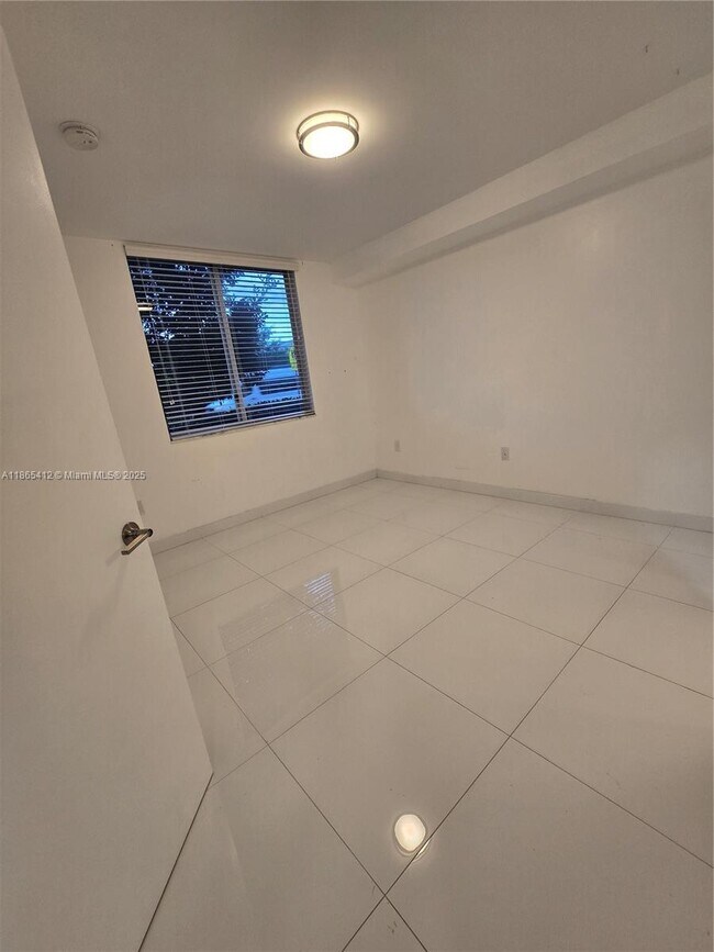 Building Photo - 2651 NE 212th Ter