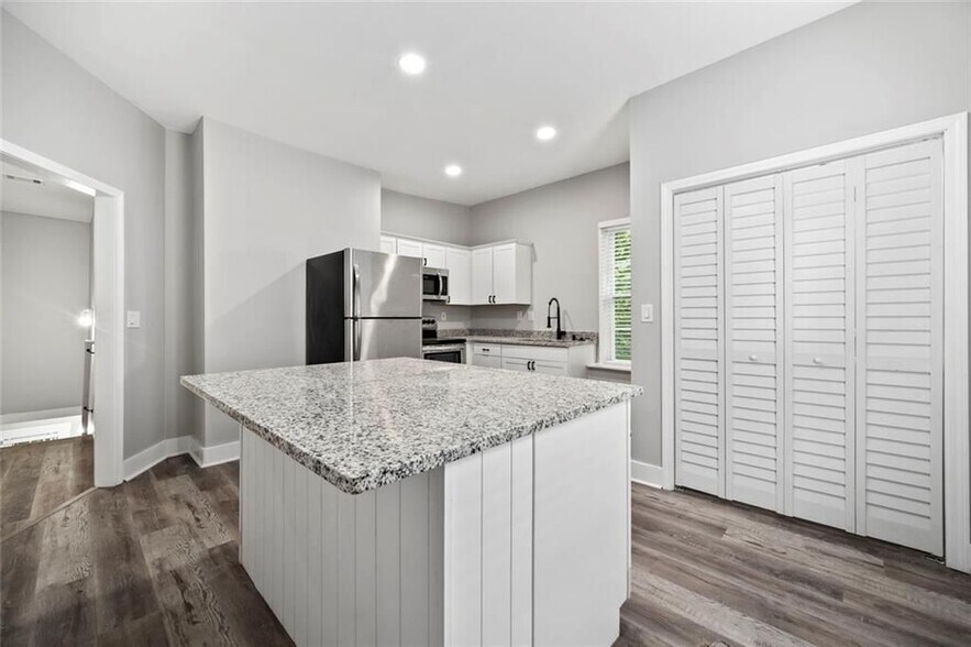 Building Photo - 1126 Briarcliff Pl NE