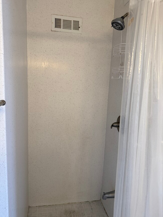 Building Photo - Hono Hale C112