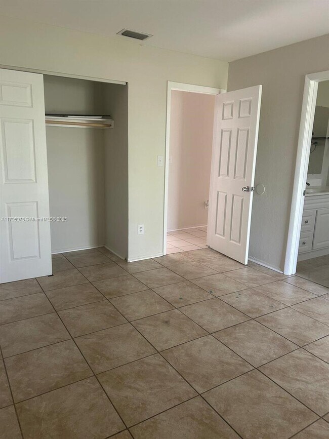 Building Photo - 1399 Cindy Cir NE