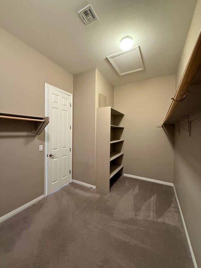 Building Photo - SINGLE STORY 3 BEDROOM HOME IN PROVIDENCE