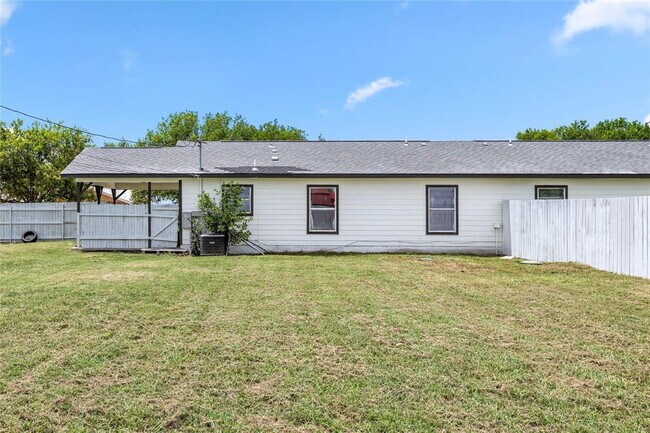 Building Photo - 108 Gm Ln