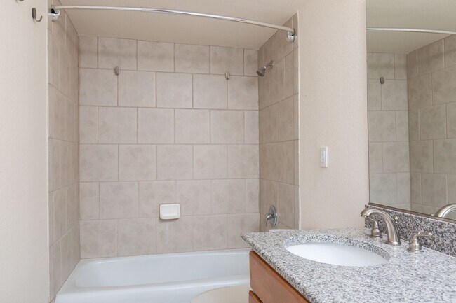 Building Photo - 1 bedroom unity in luxury guard gated community near the Strip