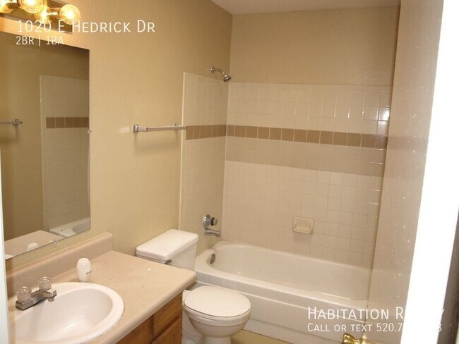 Building Photo - August Pre-Lease!! 2Bed/1Bath Hedrick Acre...