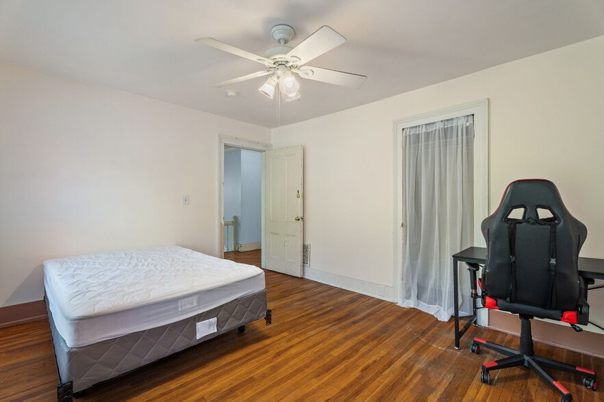 Bedroom #1 - 402 University Ave