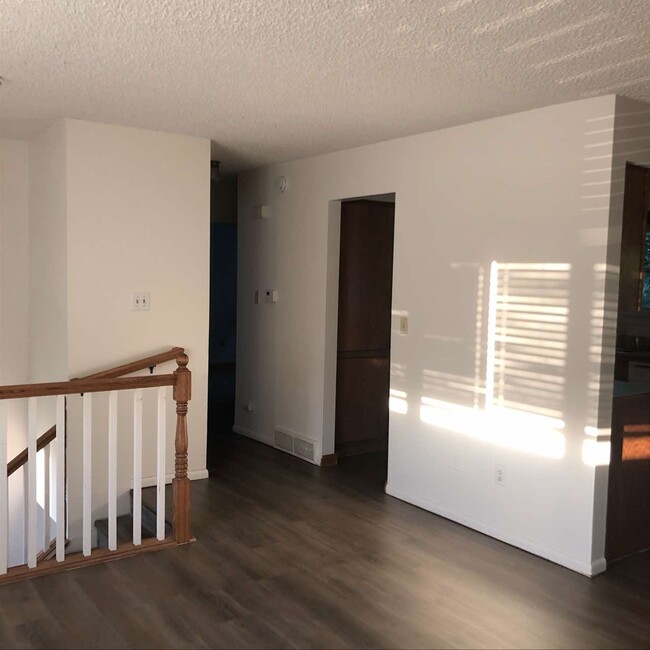 Building Photo - 905 Ponderosa Dr