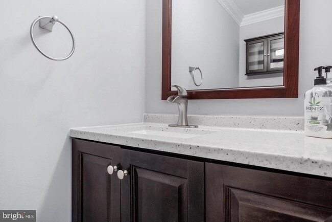 Building Photo - 17 Winchester Dr