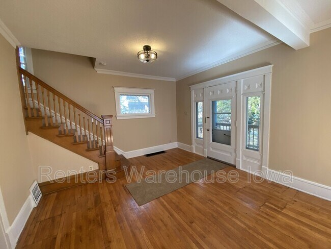 Building Photo - 1622 E 8th St