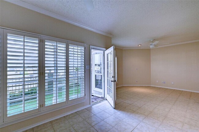 Building Photo - 921 Marine Dr