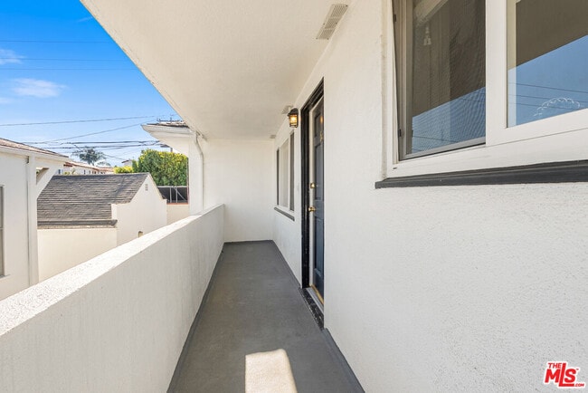 Building Photo - 9588 W Olympic Blvd