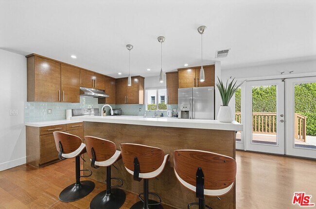 Building Photo - 1610 S Hayworth Ave