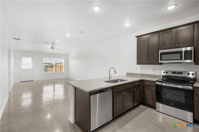 Building Photo - 1230 Concord Dr