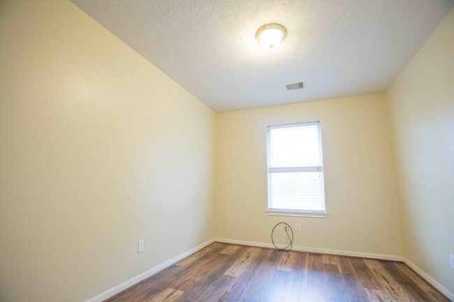 Building Photo - 7824 Comal St