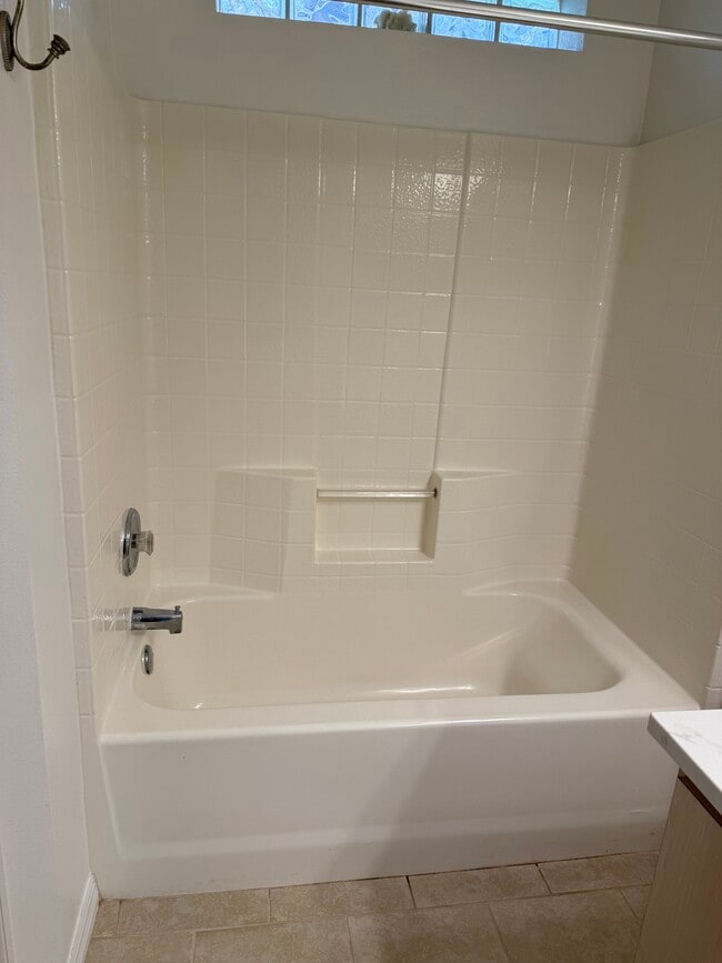 Building Photo - Vista Lago