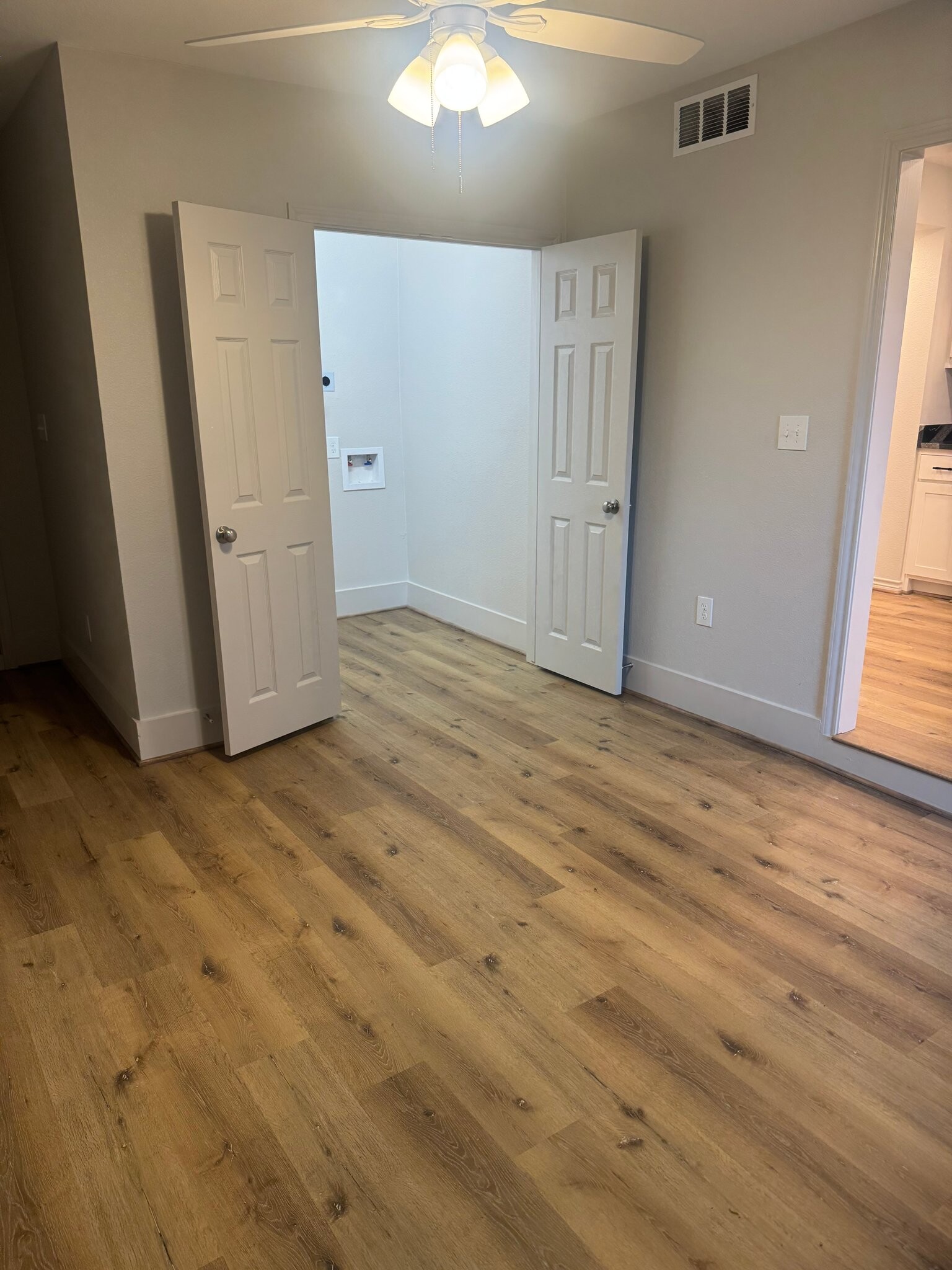 Building Photo - 207 Laurel Ln