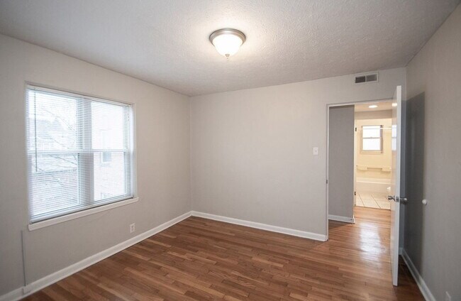 Building Photo - "Charming 2-Bedroom Retreat with Hardwood Elegance in Indianapolis"