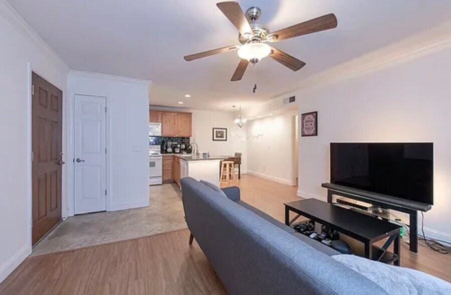 Building Photo - 2909 Huntington Blvd