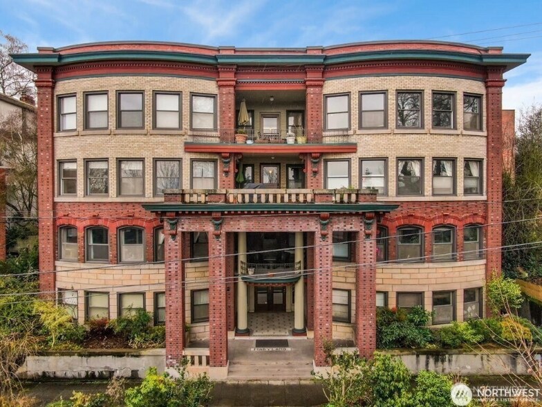 Building Photo - 626 13th Ave E