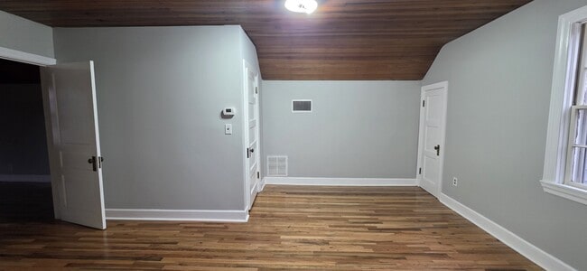 Building Photo - 3410 E Main St