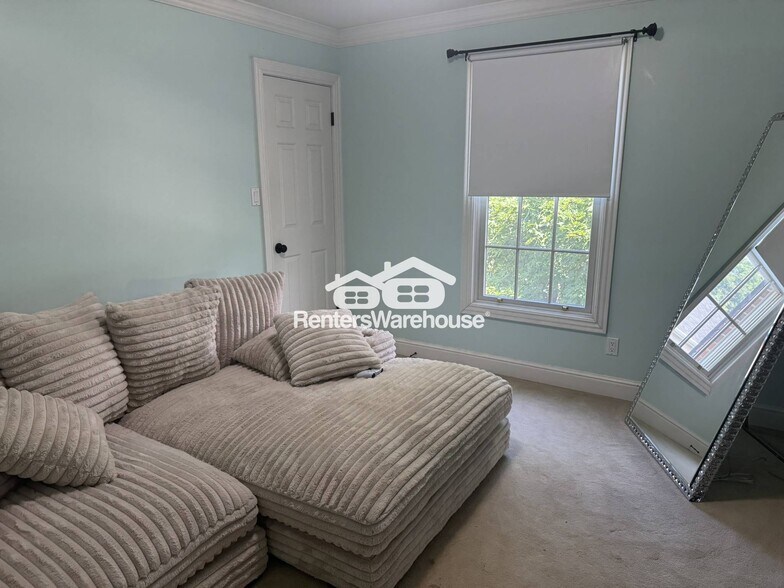 Building Photo - 2785 Sun Meadow Dr