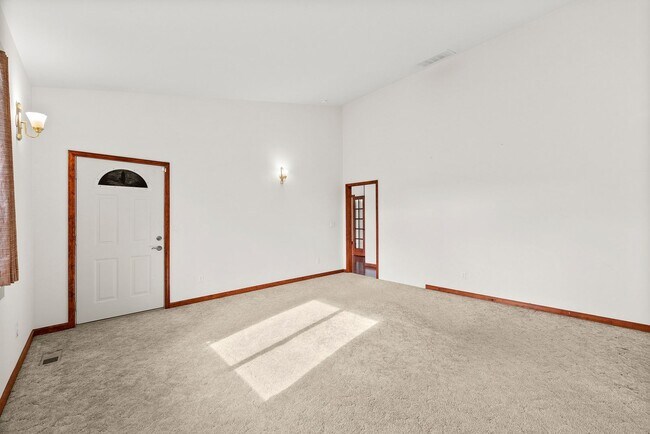 Building Photo - Yelm Country Living | 3 Bed, 3 Bath Home on 2.5 Acres | Solar Panels!