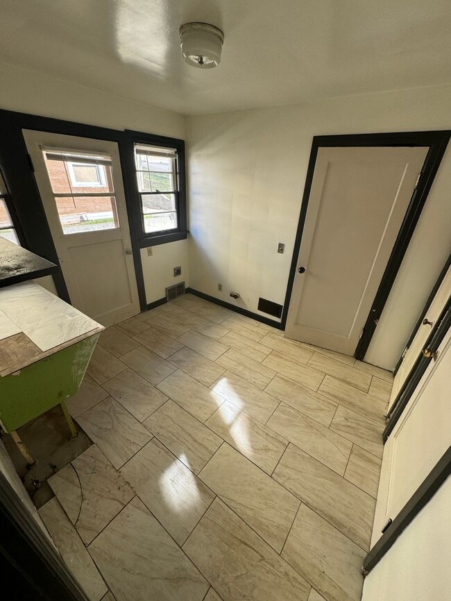 Building Photo - 417 NW 9th St