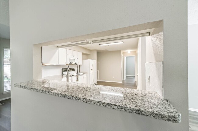 Building Photo - 2406 Pilgrims Bend Dr