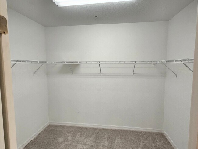 Building Photo - Annual Unfurnished 2 Bedroom 2 Bathroom First Floor Condo with 1 Car Garage in Sarasota National!