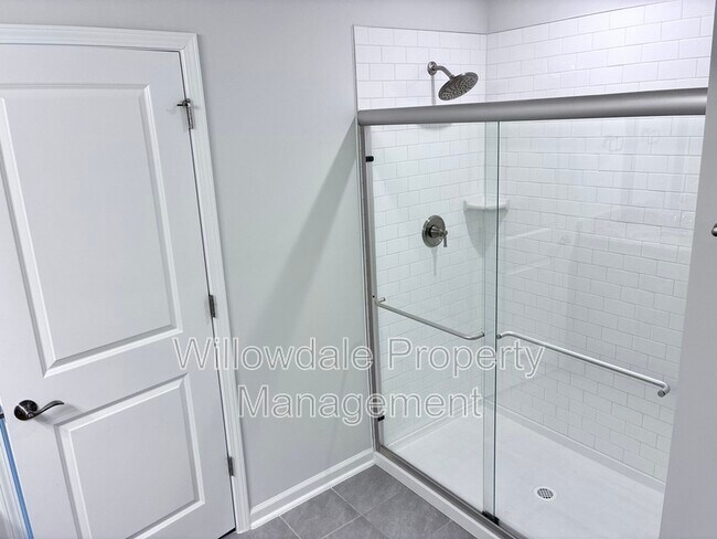 Building Photo - 866 McKenzie Pk Ter